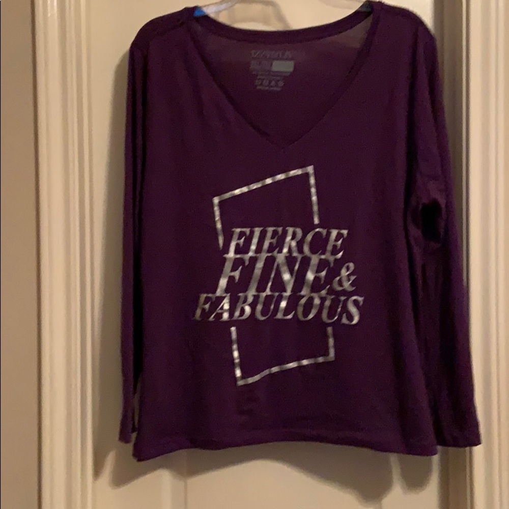 IZZY & LIV V-Neck Long Sleeve T-Shirt. 2XL/3XL